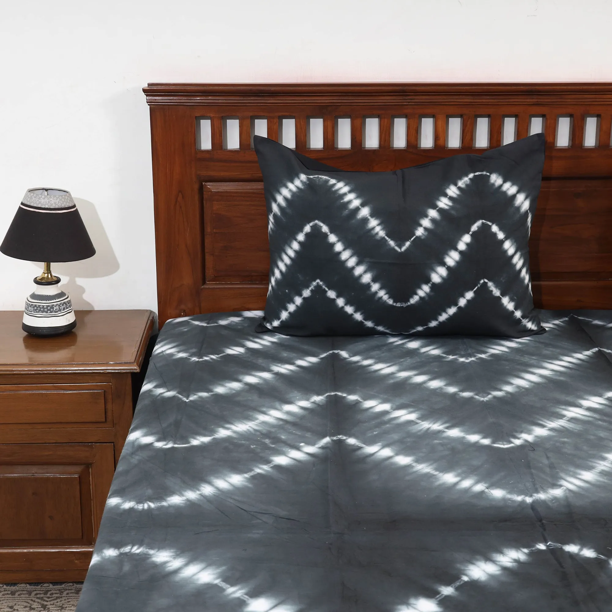 Black - Shibori Tie-Dye Cotton Double Bed Cover with Pillow Covers (108 x 90 in)