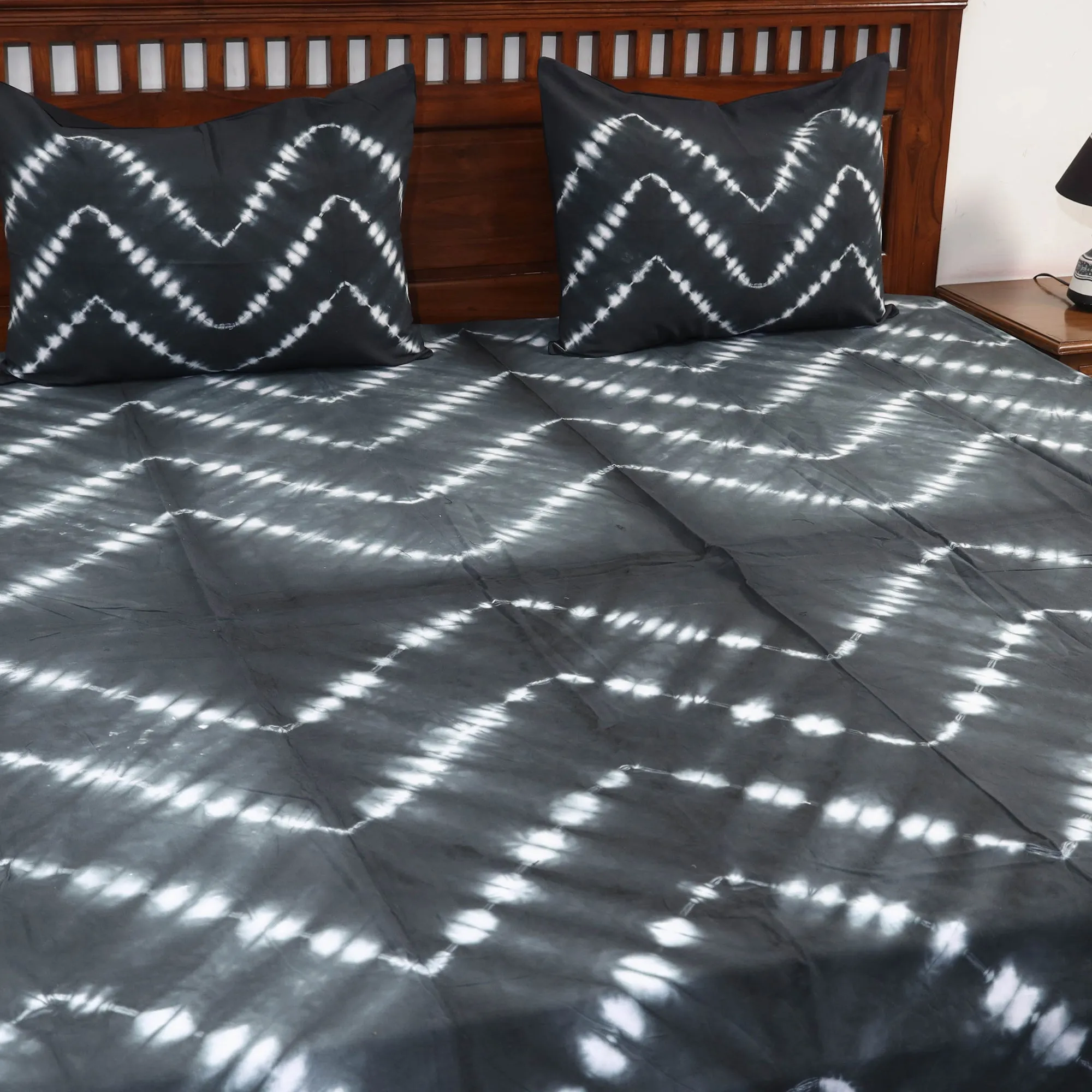 Black - Shibori Tie-Dye Cotton Double Bed Cover with Pillow Covers (108 x 90 in)