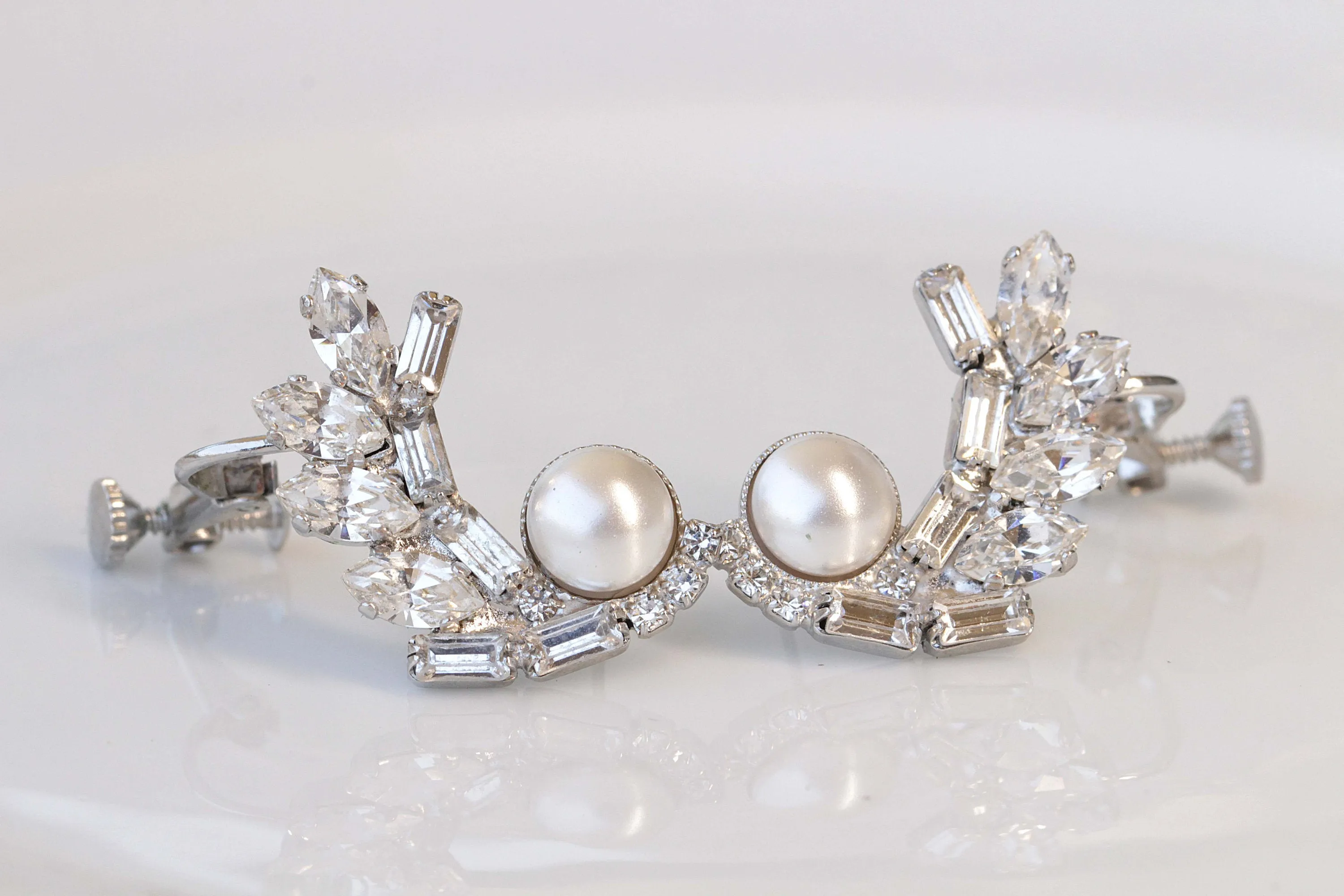 PEARL CLIMBING EARRINGS